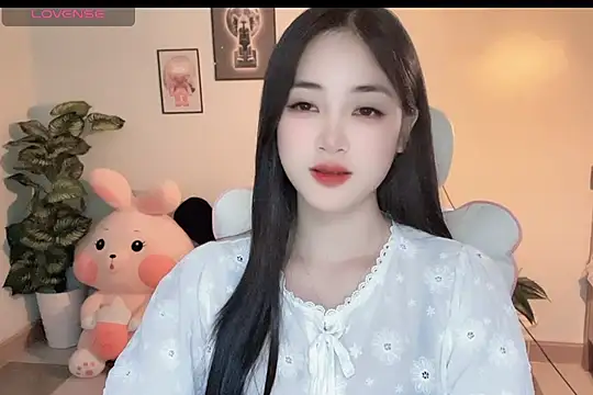 Snapshot of _Aimy_ chatting on 7, 11, 2025 Aimy online show from 7, 11, 2025