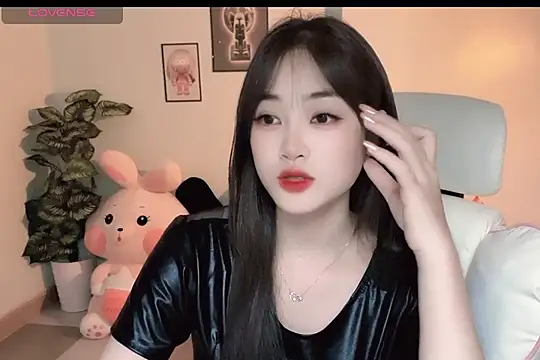 Snapshot of _Aimy_ chatting on 8, 11, 2025 Aimy online show from 8, 11, 2025