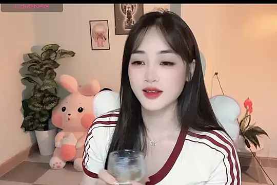 Snapshot of _Aimy_ chatting on 10, 11, 2025 Aimy online show from 10, 11, 2025