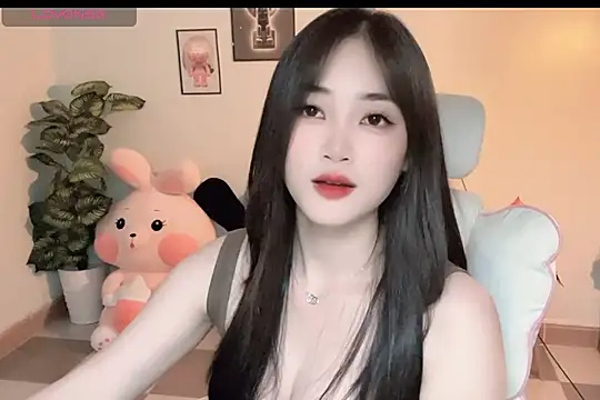 Snapshot of _Aimy_ chatting on 11, 11, 2025 Aimy online show from 11, 11, 2025