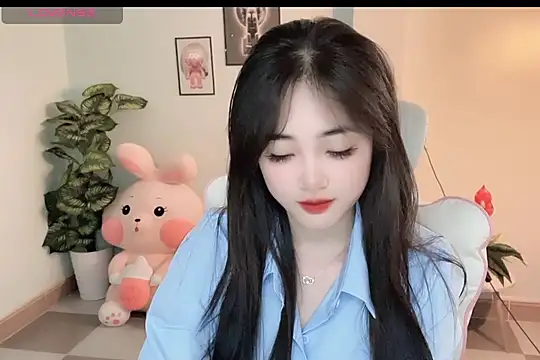 Snapshot of _Aimy_ chatting on 15, 11, 2025 Aimy online show from 15, 11, 2025