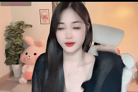 Snapshot of _Aimy_ chatting on 18, 11, 2025 Aimy online show from 18, 11, 2025