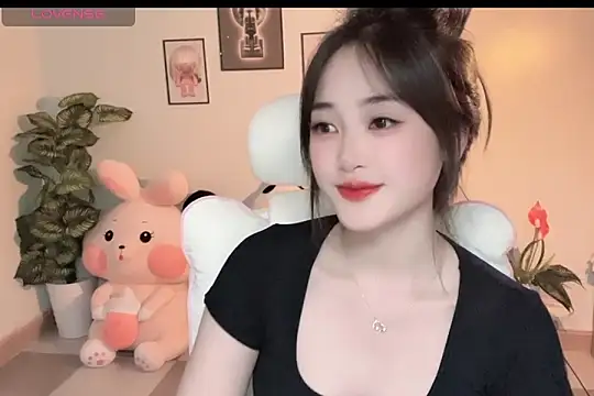 Snapshot of _Aimy_ chatting on 23, 11, 2025 Aimy online show from 23, 11, 2025