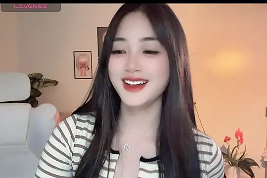 Snapshot of _Aimy_ chatting on 24, 11, 2025 Aimy online show from 24, 11, 2025