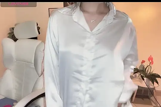 Snapshot of _Aimy_ chatting on 28, 11, 2025 Aimy online show from 28, 11, 2025