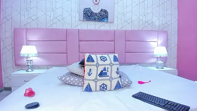 Nahiajhonson  online show from 5, 12, 2024