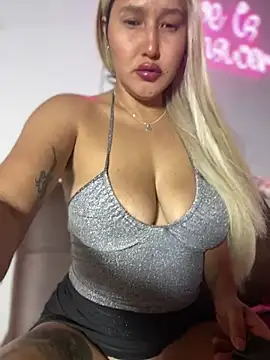 Snapshot of SamaraJay1 chatting on 7, 12, 2024 SamaraJay1 online show from 7, 12, 2024