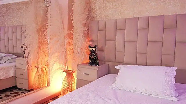 EmmaTorres  online show from 15, 12, 2025