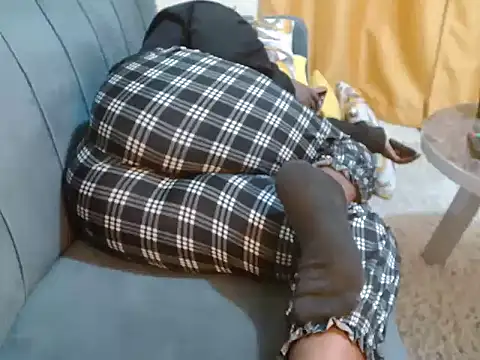 Snapshot of leslysexygirl chatting on 18, 11, 2025 leslysexygirl online show from 18, 11, 2025