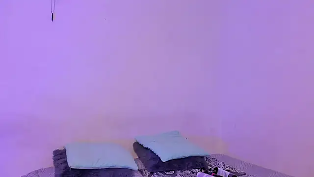 crystalvazquez online show from 5, 11, 2025