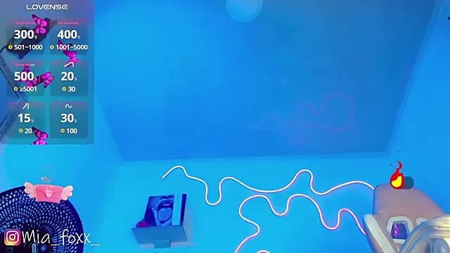 Mia foxx  online show from 1, 3, 2025