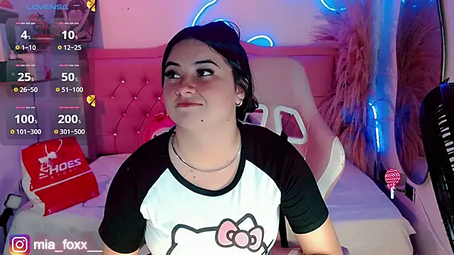 Mia foxx  online show from 27, 9, 2025