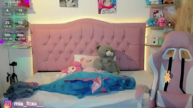 Mia foxx  online show from 20, 11, 2025