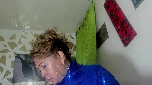 Snapshot of Kazsandraa chatting on 9, 11, 2025 Kazsandraa online show from 9, 11, 2025