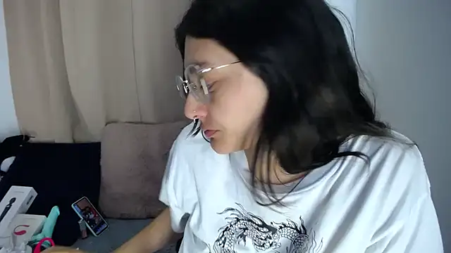 lessliee22  online show from 27, 3, 2026