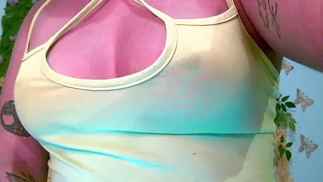 Snapshot of Crysrus chatting on 15, 4, 2026 Crysrus online show from 15, 4, 2026