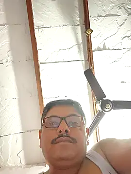 Snapshot of Srmotrs chatting on 3, 11, 2025 Srmotrs online show from 3, 11, 2025