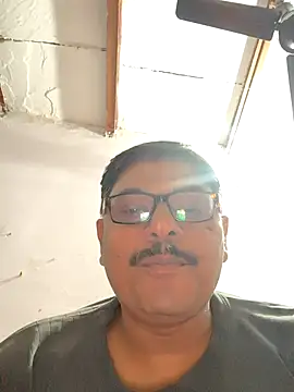 Snapshot of Srmotrs chatting on 11, 11, 2025 Srmotrs online show from 11, 11, 2025