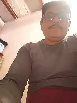 Snapshot of Srmotrs chatting on 1, 12, 2025 Srmotrs online show from 1, 12, 2025