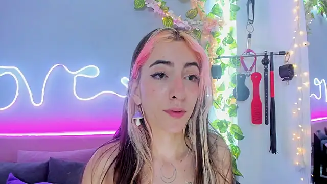 Snapshot of YouliteSllut2 chatting on 6, 2, 2025 YouliteSllut2 online show from 6, 2, 2025