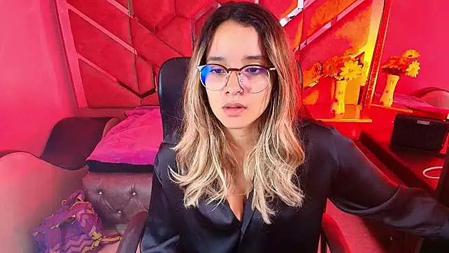 Snapshot of Olivia_Fox69 chatting on 11, 11, 2025 Olivia Fox69 online show from 11, 11, 2025