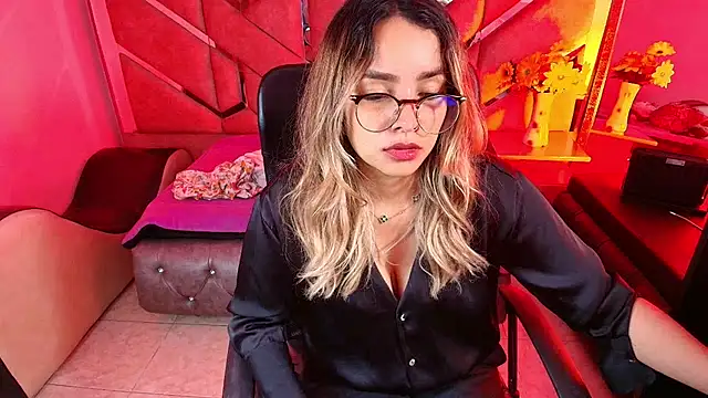 Snapshot of Olivia_Fox69 chatting on 12, 11, 2025 Olivia Fox69 online show from 12, 11, 2025