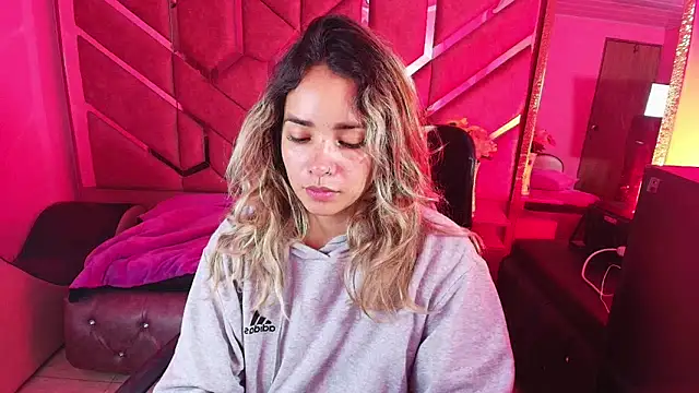 Snapshot of Olivia_Fox69 chatting on 25, 11, 2025 Olivia Fox69 online show from 25, 11, 2025