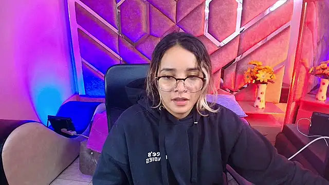 Snapshot of Olivia_Fox69 chatting on 16, 12, 2025 Olivia Fox69 online show from 16, 12, 2025