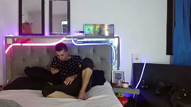 Snapshot of parejacaliente20154 chatting on 13, 2, 2025 parejacaliente20154 online show from 13, 2, 2025