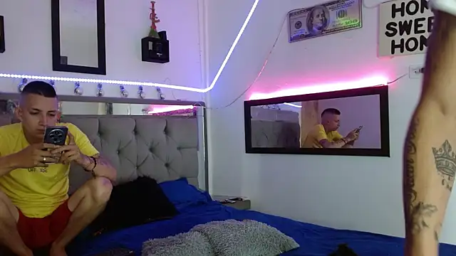 Snapshot of parejacaliente20154 chatting on 22, 2, 2025 parejacaliente20154 online show from 22, 2, 2025