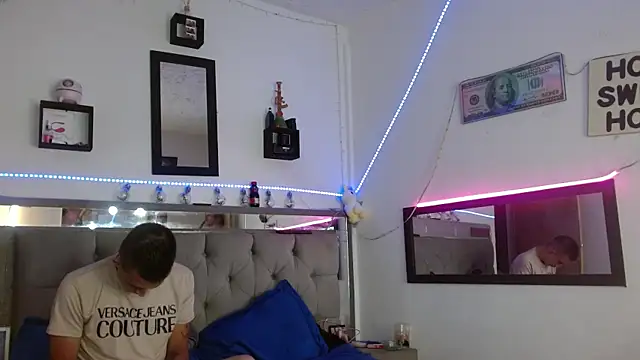 Snapshot of parejacaliente20154 chatting on 19, 3, 2025 parejacaliente20154 online show from 19, 3, 2025