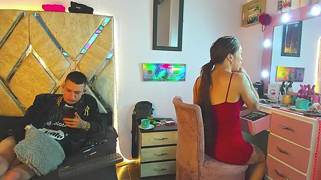 Snapshot of parejacaliente20154 chatting on 14, 11, 2025 parejacaliente20154 online show from 14, 11, 2025