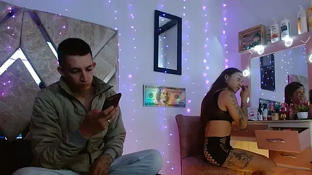 Snapshot of parejacaliente20154 chatting on 22, 11, 2025 parejacaliente20154 online show from 22, 11, 2025