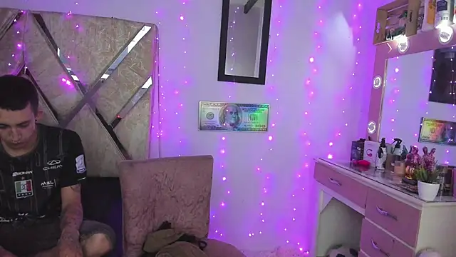 Snapshot of parejacaliente20154 chatting on 3, 12, 2025 parejacaliente20154 online show from 3, 12, 2025