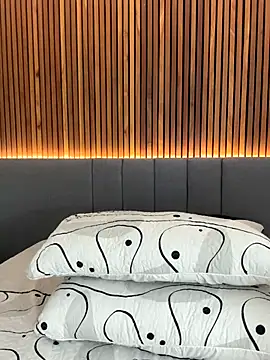 EmiilyAdams  online show from 3, 12, 2025