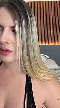 Snapshot of EmiilyAdams_ chatting on 4, 6, 2026 EmiilyAdams online show from 4, 6, 2026