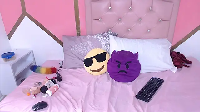 Madeline Woods online show from 11, 2, 2025