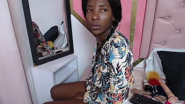 Madeline Woods online show from 26, 2, 2025