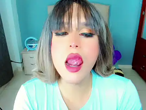 Snapshot of TaylorMon chatting on 10, 1, 2025 TaylorMon online show from 10, 1, 2025