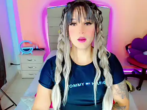 Snapshot of TaylorMon chatting on 12, 1, 2025 TaylorMon online show from 12, 1, 2025