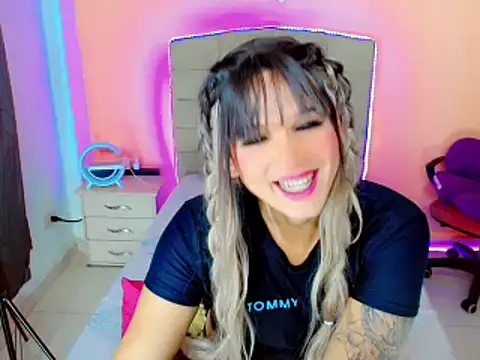 Snapshot of TaylorMon chatting on 12, 1, 2025 TaylorMon online show from 12, 1, 2025