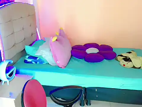 Snapshot of TaylorMon chatting on 14, 2, 2025 TaylorMon online show from 14, 2, 2025