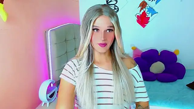 Snapshot of TaylorMon chatting on 10, 10, 2025 TaylorMon online show from 10, 10, 2025