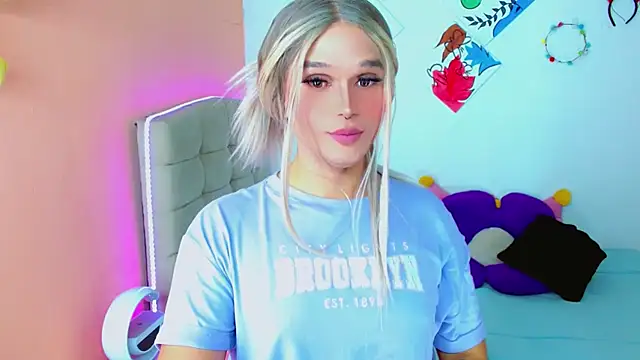 Snapshot of TaylorMon chatting on 11, 10, 2025 TaylorMon online show from 11, 10, 2025