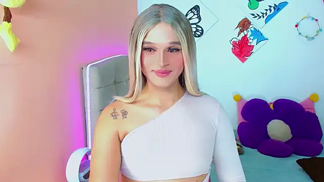 Snapshot of TaylorMon chatting on 18, 10, 2025 TaylorMon online show from 18, 10, 2025