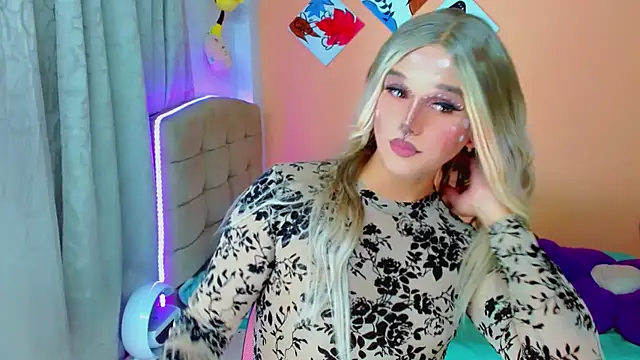 Snapshot of TaylorMon chatting on 1, 11, 2025 TaylorMon online show from 1, 11, 2025