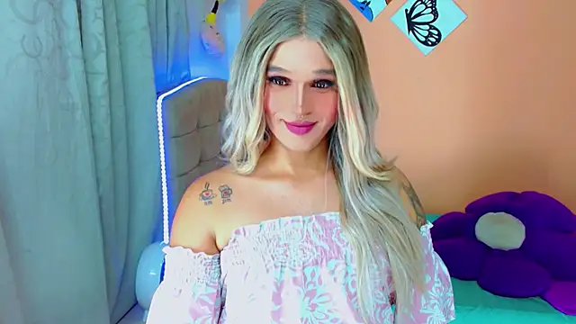 Snapshot of TaylorMon chatting on 5, 11, 2025 TaylorMon online show from 5, 11, 2025