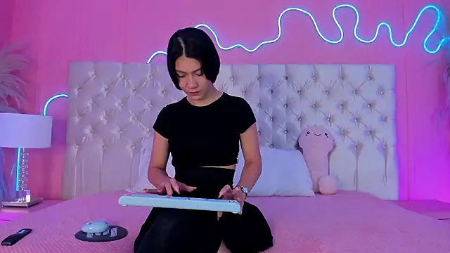 Julieta Cortes   online show from 14, 2, 2026