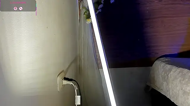 Petite yisell online show from 12, 9, 2025