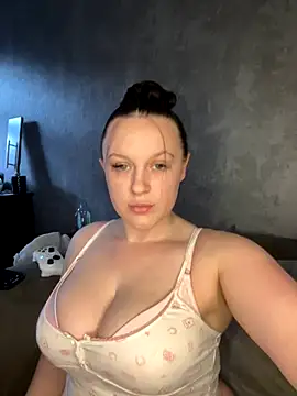 Snapshot of riri_bstvx chatting on 24, 9, 2025 riri bstvx online show from 24, 9, 2025